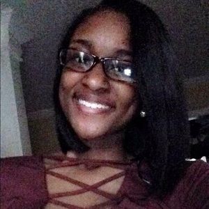 Meet your Posher, Makahlia